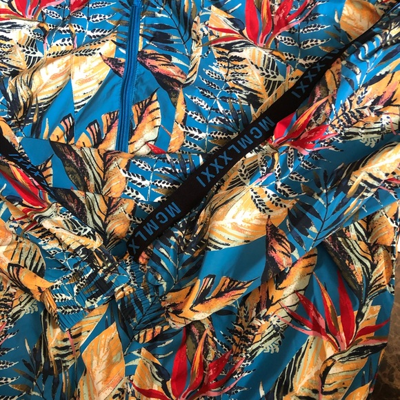 Menβs Guess Hoodie - Picture 7 of 8